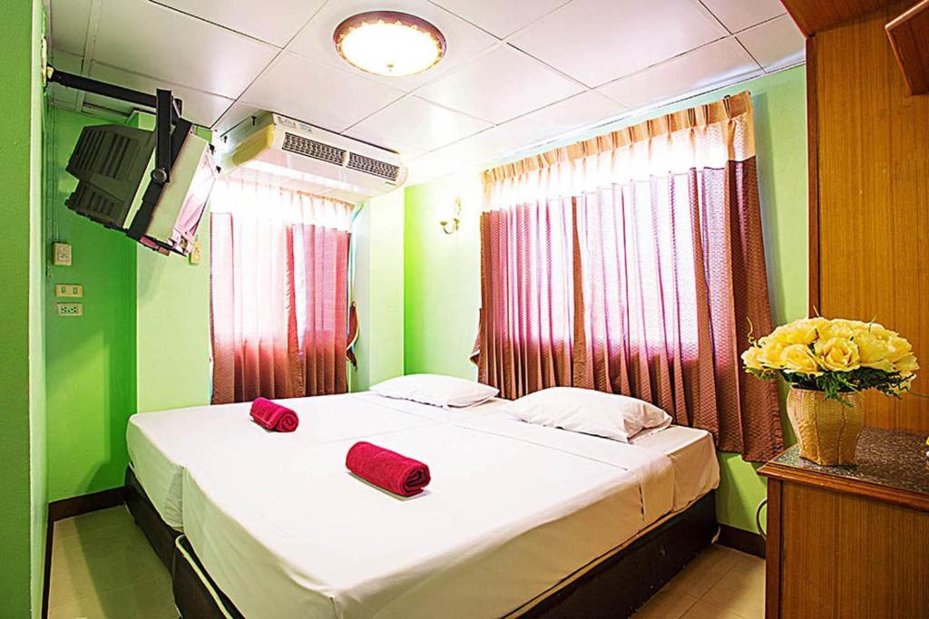 Four Sons Inn Бангкок Номер фото