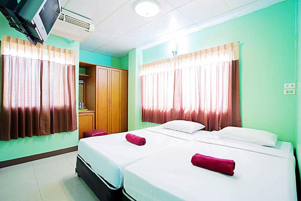 Four Sons Inn Бангкок Номер фото