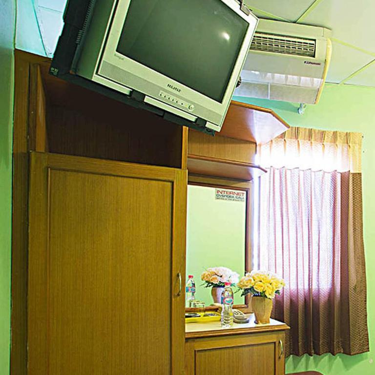 Four Sons Inn Бангкок Номер фото