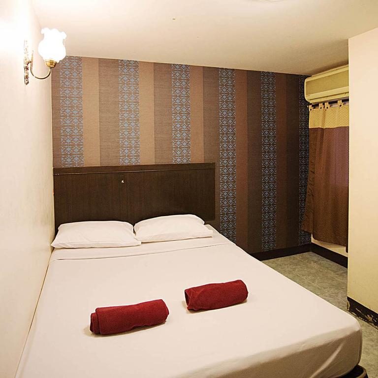 Four Sons Inn Бангкок Экстерьер фото