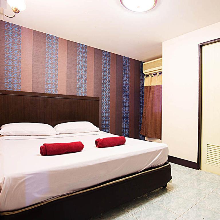 Four Sons Inn Бангкок Экстерьер фото